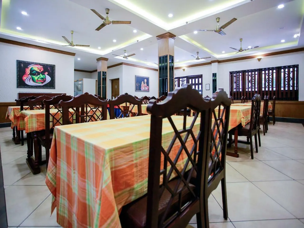 Hotel Oyo 26692 Alankar Elite Inns Chelakkara