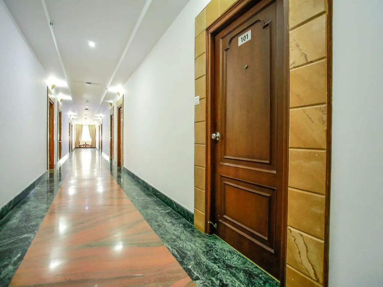 Oyo 26692 Alankar Elite Inns Chelakkara ホテル