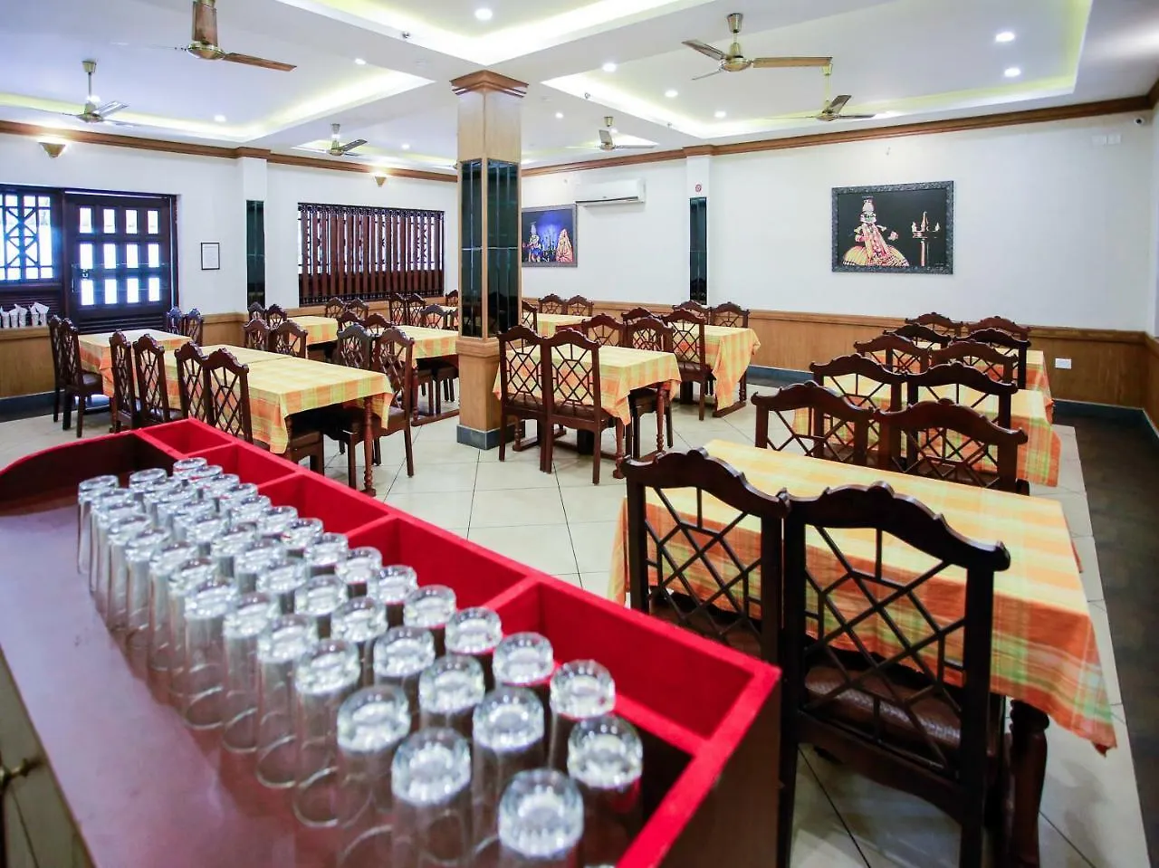 Oyo 26692 Alankar Elite Inns Chelakkara 3*,  India