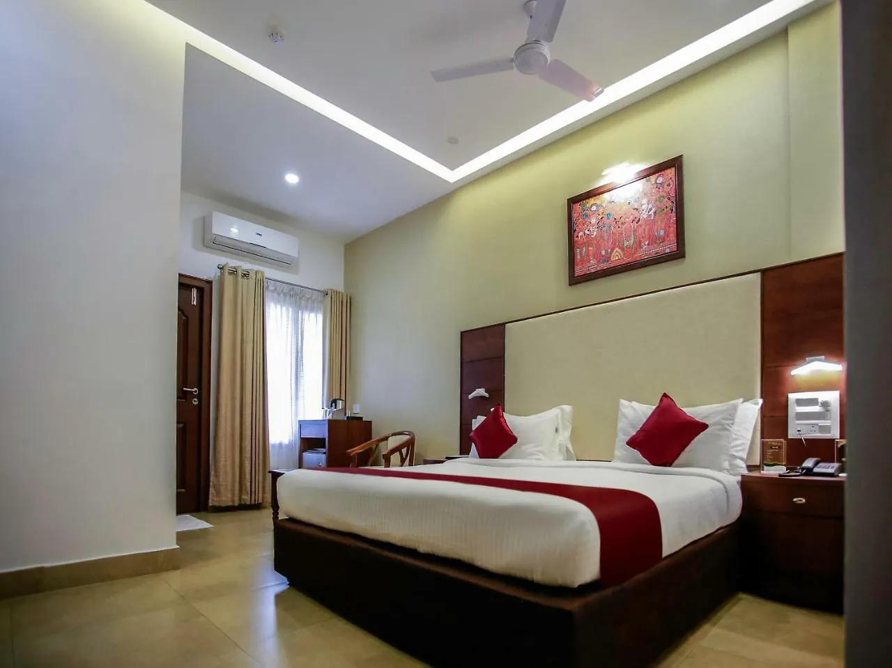 Oyo 26692 Alankar Elite Inns Chelakkara India
